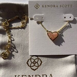 ✨New Kendra Scott Ari Heart Gold Necklace in Pink Drusy💝
